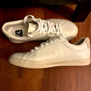 Veja Esplar Leather Logo Sneakers size 40 (US 9) - gently used